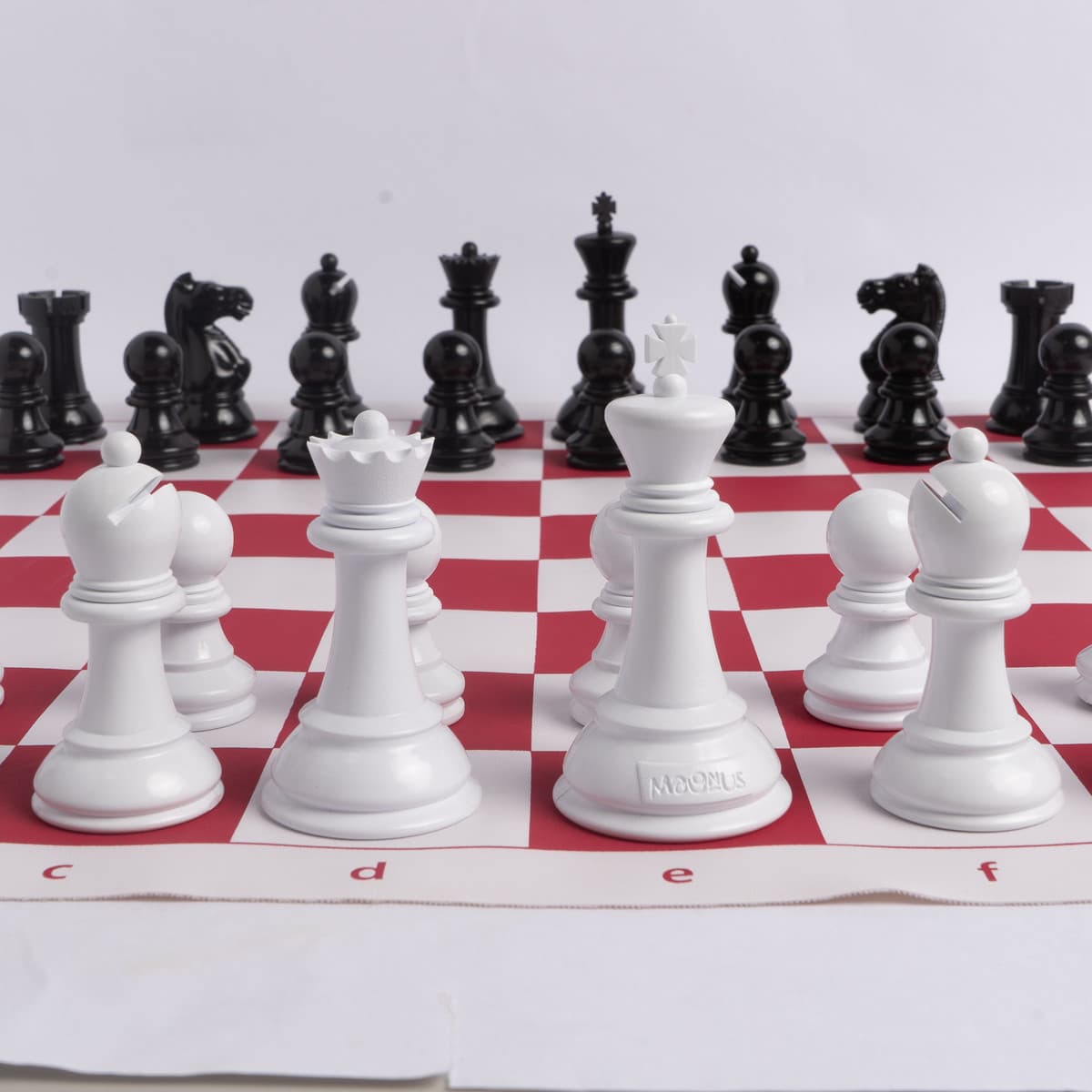 Set de Ajedrez Profesional Magnus Negro con Blanco
